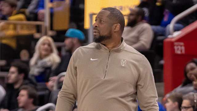  Milwaukee Bucks Head coach Adrian Griffin 